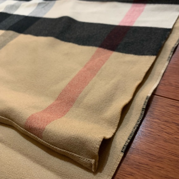 BNWT Authentic Burberry Charlotte Reversible Wool Cape Camel - Picture 4 of 11